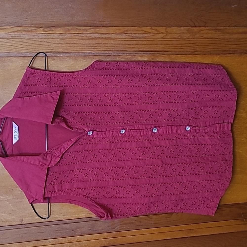 Woman's sleeveless cotton top